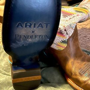 Pendleton X Ariat Womens Boots. Size 8.5B.